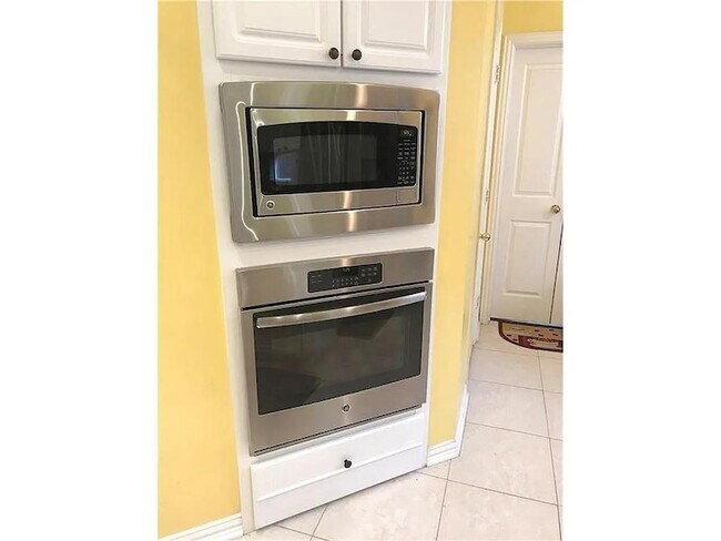 Building Photo - 9400 Western Trail