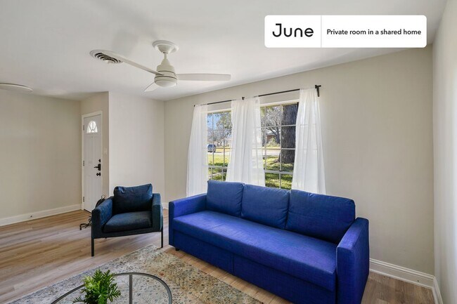 Building Photo - Private bedroom in 4 bed/1 bath Home