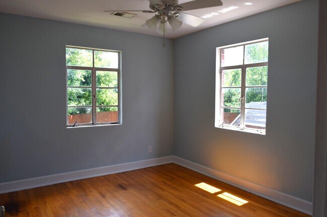 Building Photo - 1208 Hickman Rd