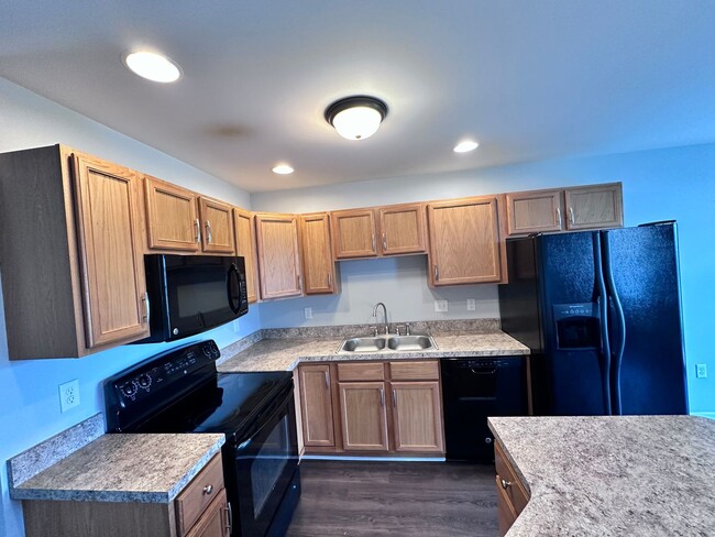 Building Photo - 3 Bedroom 2.5 Bathroom Townhome in Palmyra
