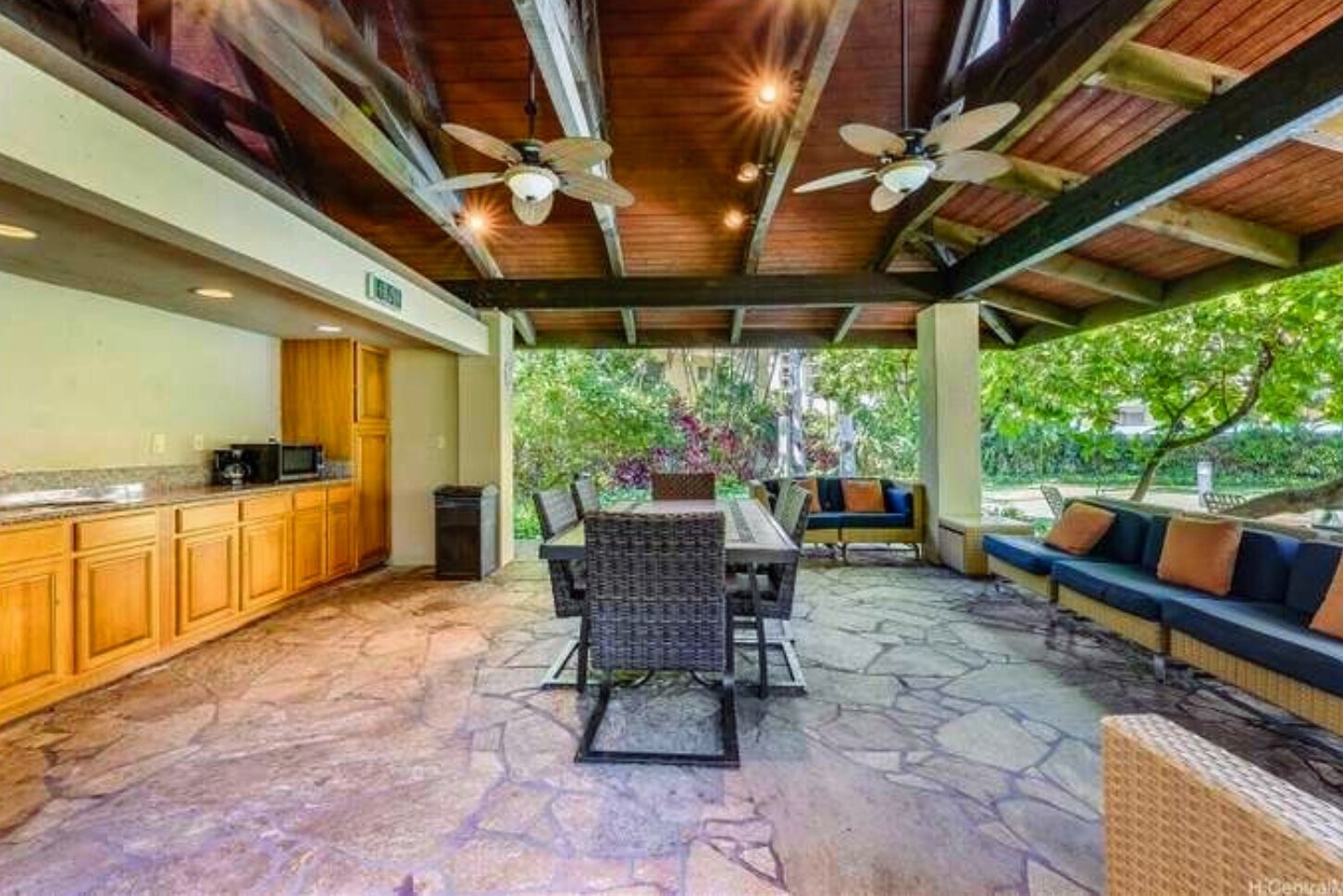 Building Photo - 930 Kaheka St