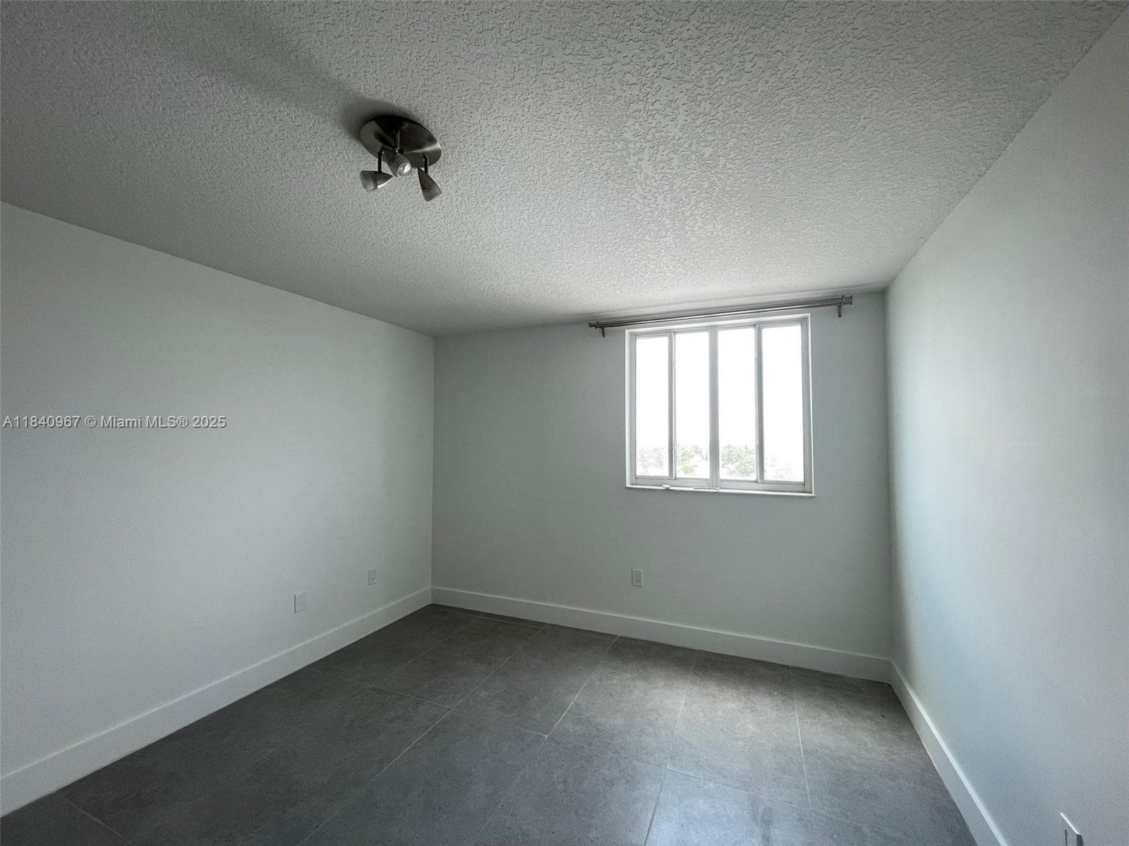Building Photo - 8888 Collins Ave