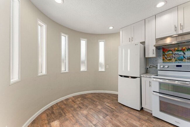 Building Photo - 6453 Bayou Glen Rd