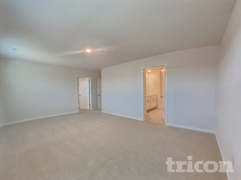 Building Photo - 160 Global Ave