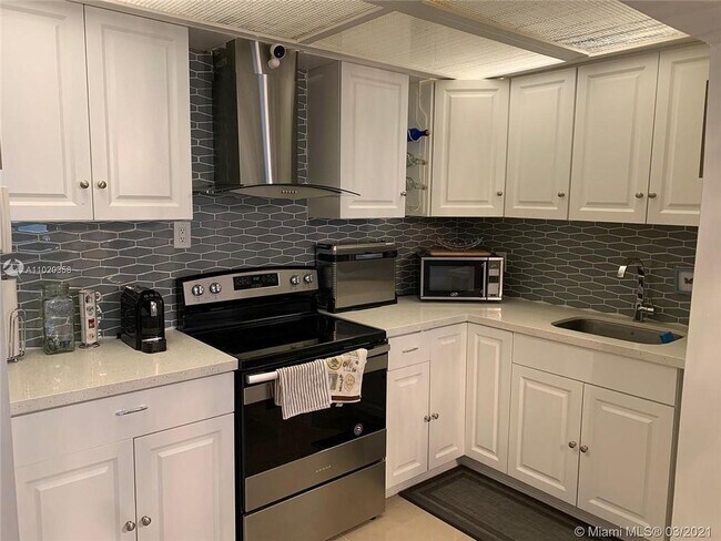 Building Photo - 1560 McKinley St