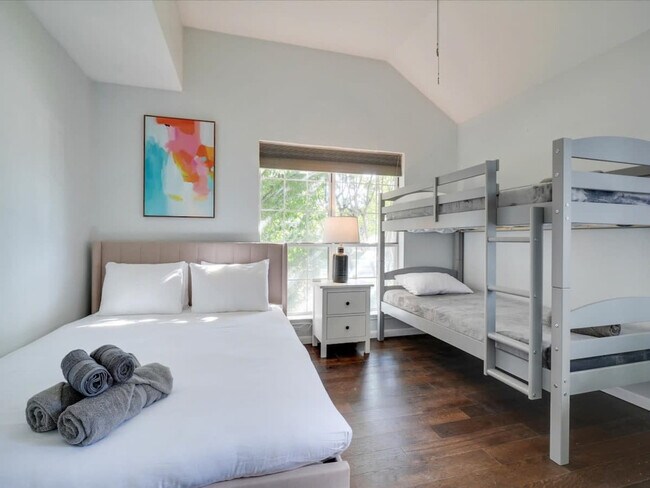 Building Photo - 4215 Voss Hills Pl