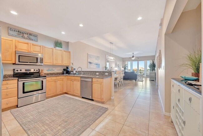 Building Photo - 530 S Gulfview Blvd