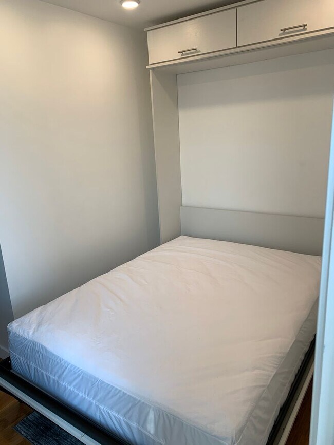 Building Photo - CHELSEA / BOSTON FULLY FURNISHED LUXURY STUDIO-- 1 MILE TO LOGAN!!