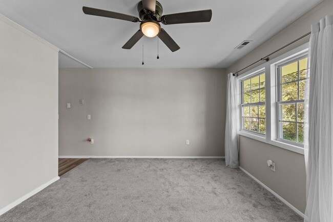 Building Photo - 2014 Somerville Dr