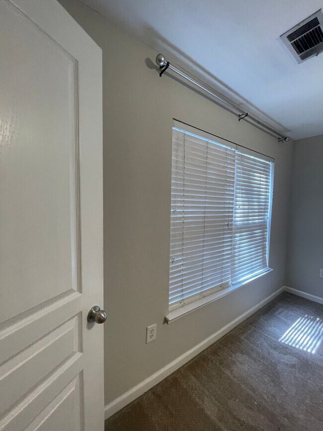 Building Photo - 07-211 Markey