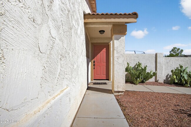 Building Photo - 1682 E Kielly Ln