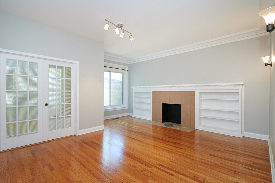 Building Photo - 5121 S Ingleside Ave