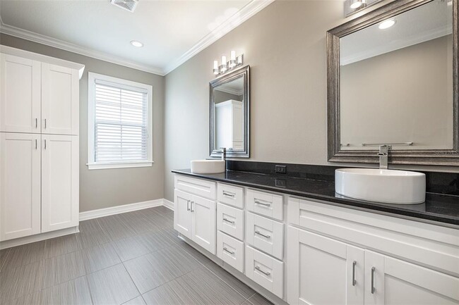 Building Photo - 222 S Audubon Ave