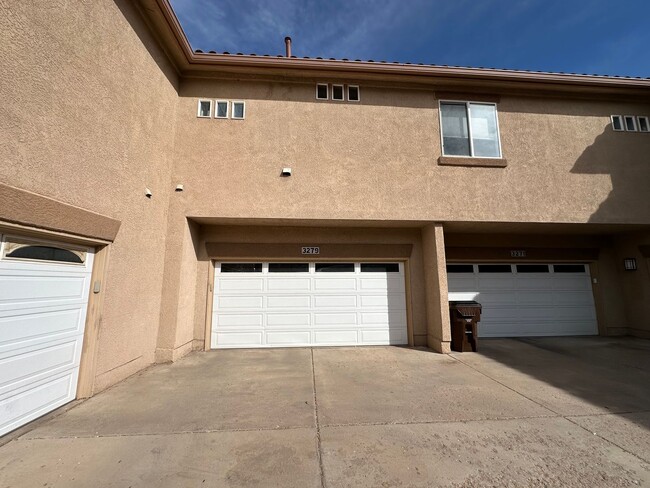 Building Photo - 2 Bed, 2 Bath in Courtyard Estates!