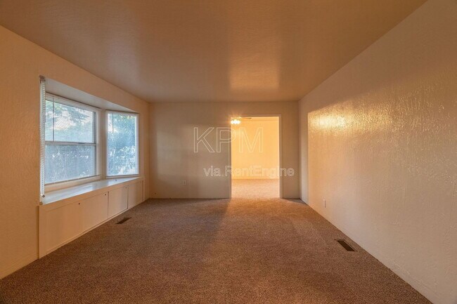 Building Photo - 476 Essex St