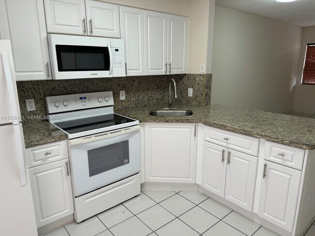 Building Photo - 5290 W 21st Ct