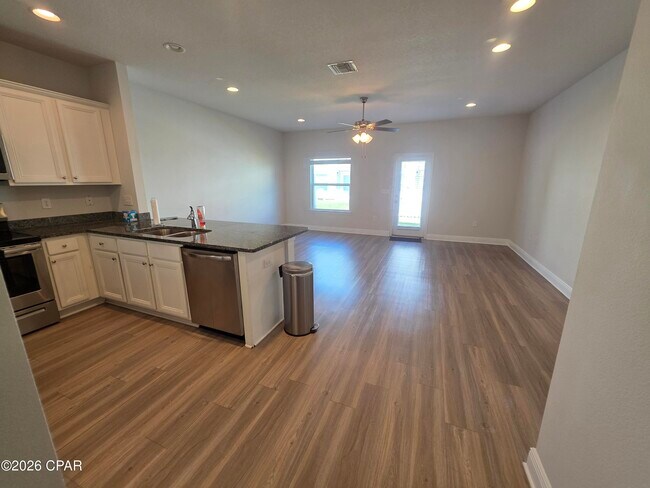 Building Photo - 106 Cascade Ln