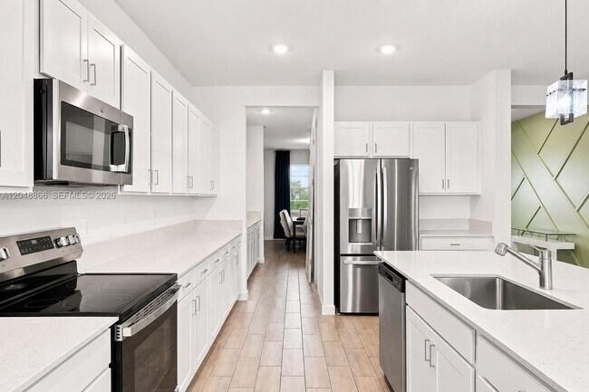 Building Photo - 12303 SW Roma Cir