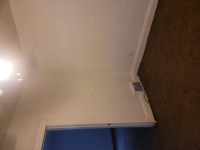 Building Photo - 1087 E 64th St