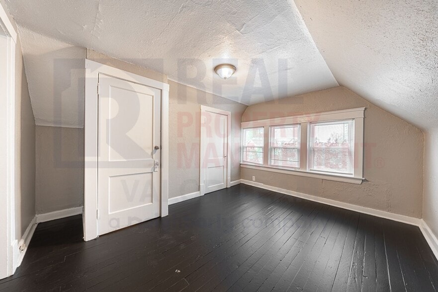 Building Photo - 11702-11704 Saywell Ave,