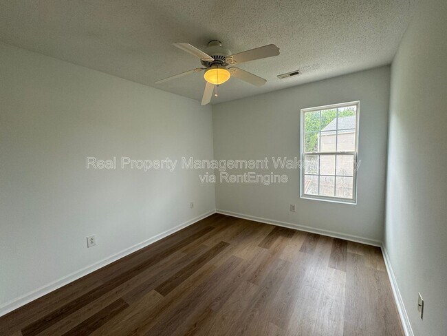 Building Photo - 2 Bellmore Ct