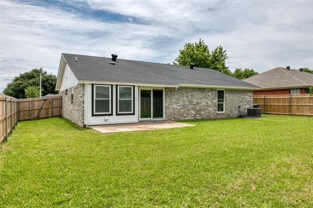 Building Photo - 1700 Willow Vale Dr