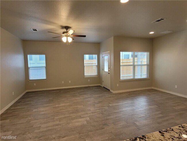 Building Photo - 3 br, 2 bath Duplex - 615 County Road 306 A A