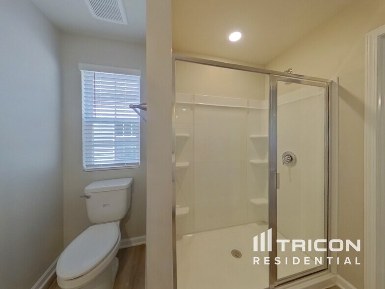 Building Photo - 2153 Trollinger Dr