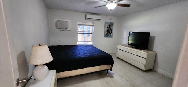 Building Photo - 806 NE 7th St