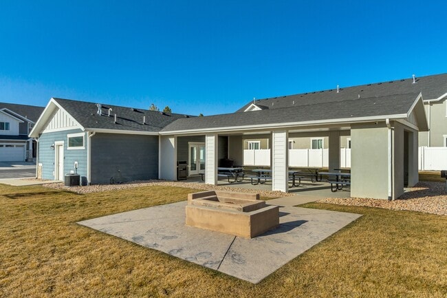 Building Photo - 1158 1740 W