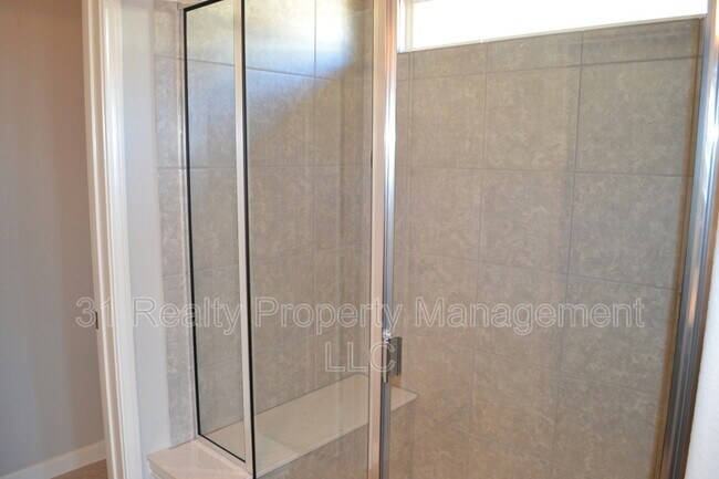 Building Photo - 5090 Royal Springs Dr