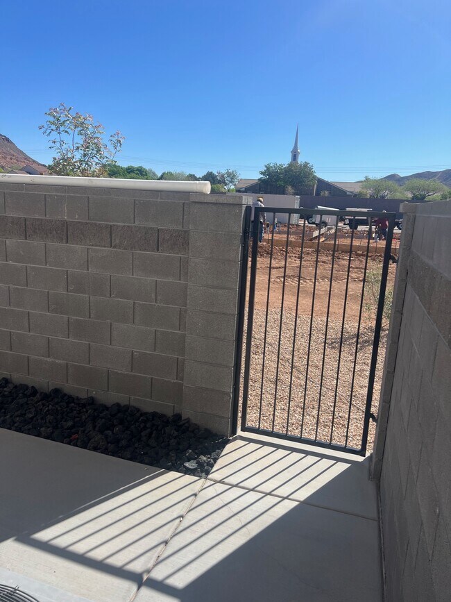 Building Photo - 1811 Livy Ln