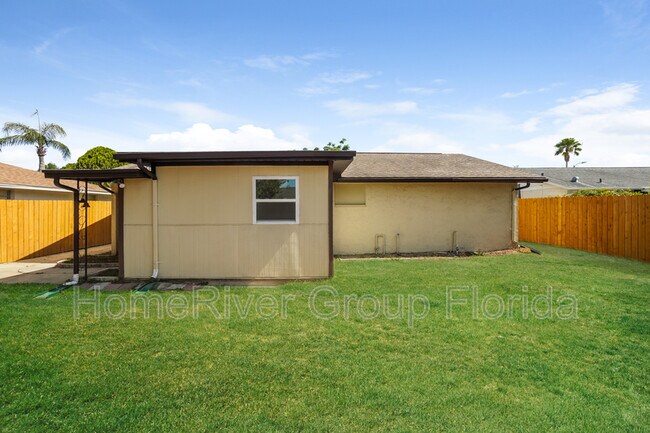 Building Photo - 6646 Lenoir Dr