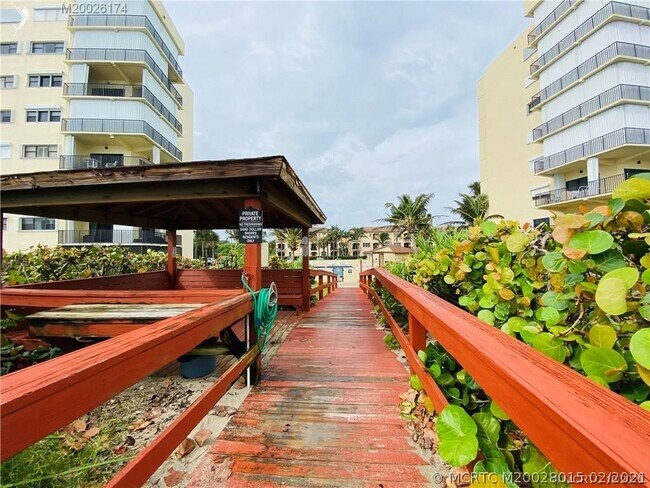 Building Photo - 7440 S Ocean Dr