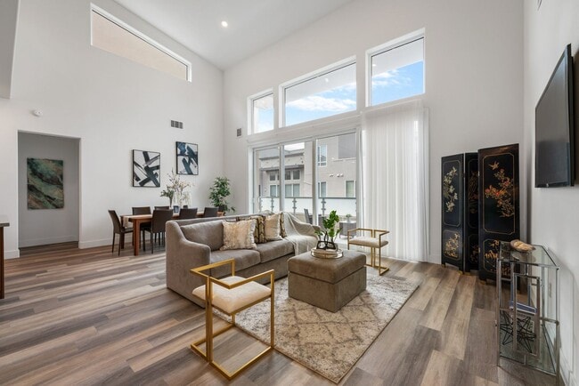 Building Photo - Gorgeous penthouse condo in East Industrial neighborhood – Fremont!