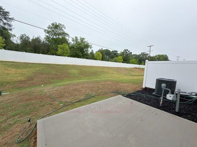Building Photo - 165 Randwick Ln