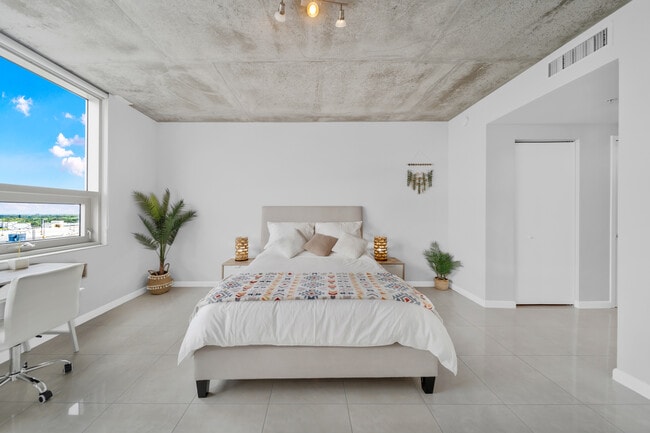 Building Photo - 3250 NE 1st Ave