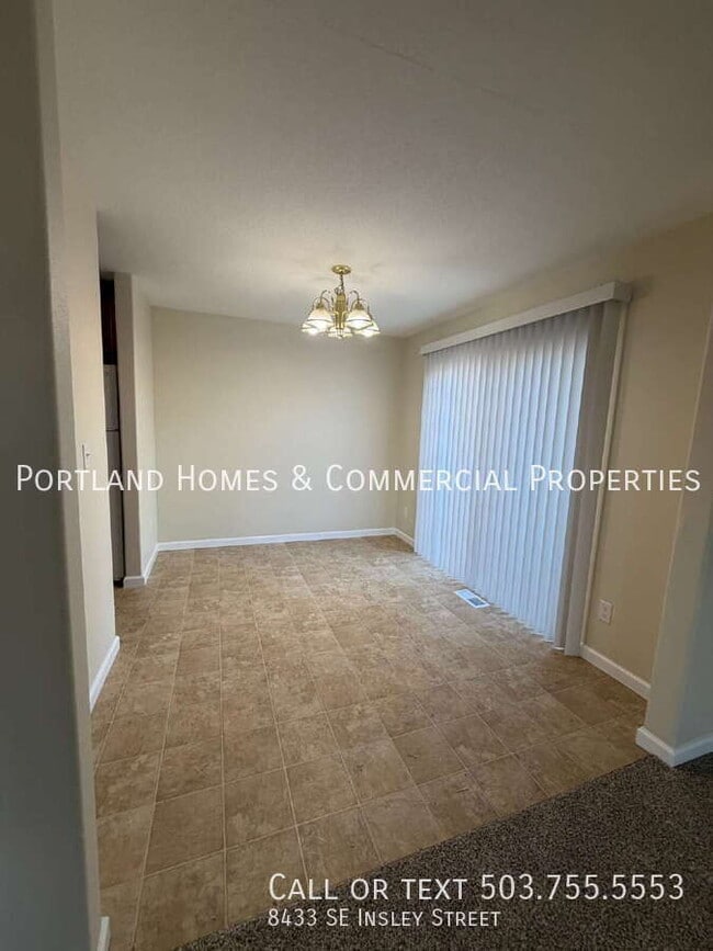 Building Photo - 8433 SE Insley St