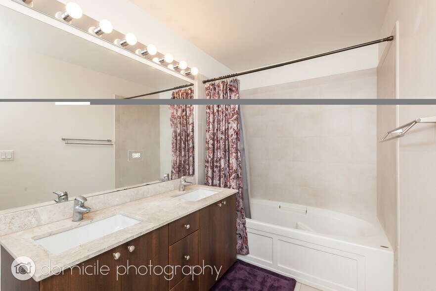 Building Photo - 235 W Van Buren St