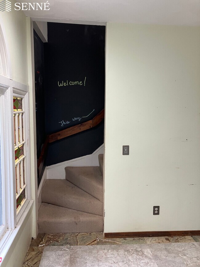 Building Photo - 71 Grovers Ave