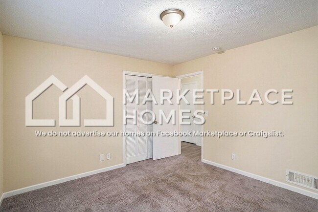 Building Photo - 2105 Pinewood Dr