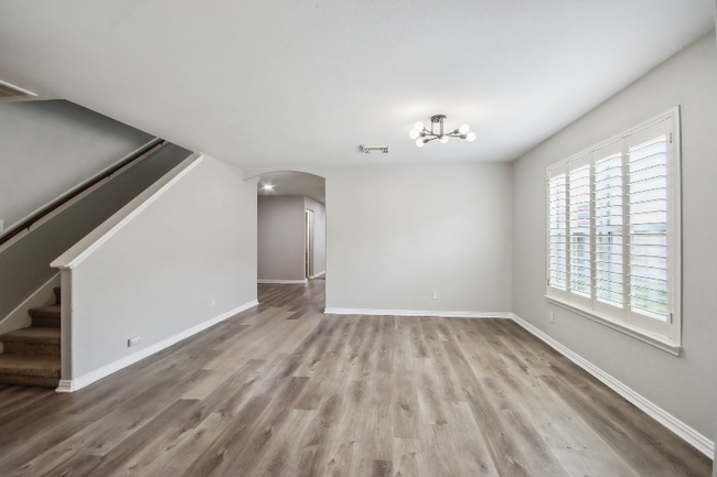 Building Photo - 8210 Radial Ct