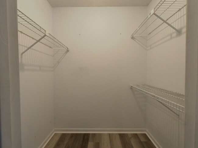 Building Photo - Beautiful 2 Bedroom 2 Bathroom Townhome Lo...