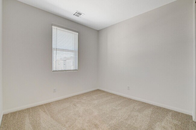 Building Photo - Newly built Home, gated