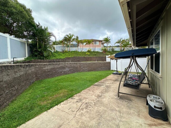 Building Photo - Modern & Custom 3 Bedroom / 2.5 Bathroom H...