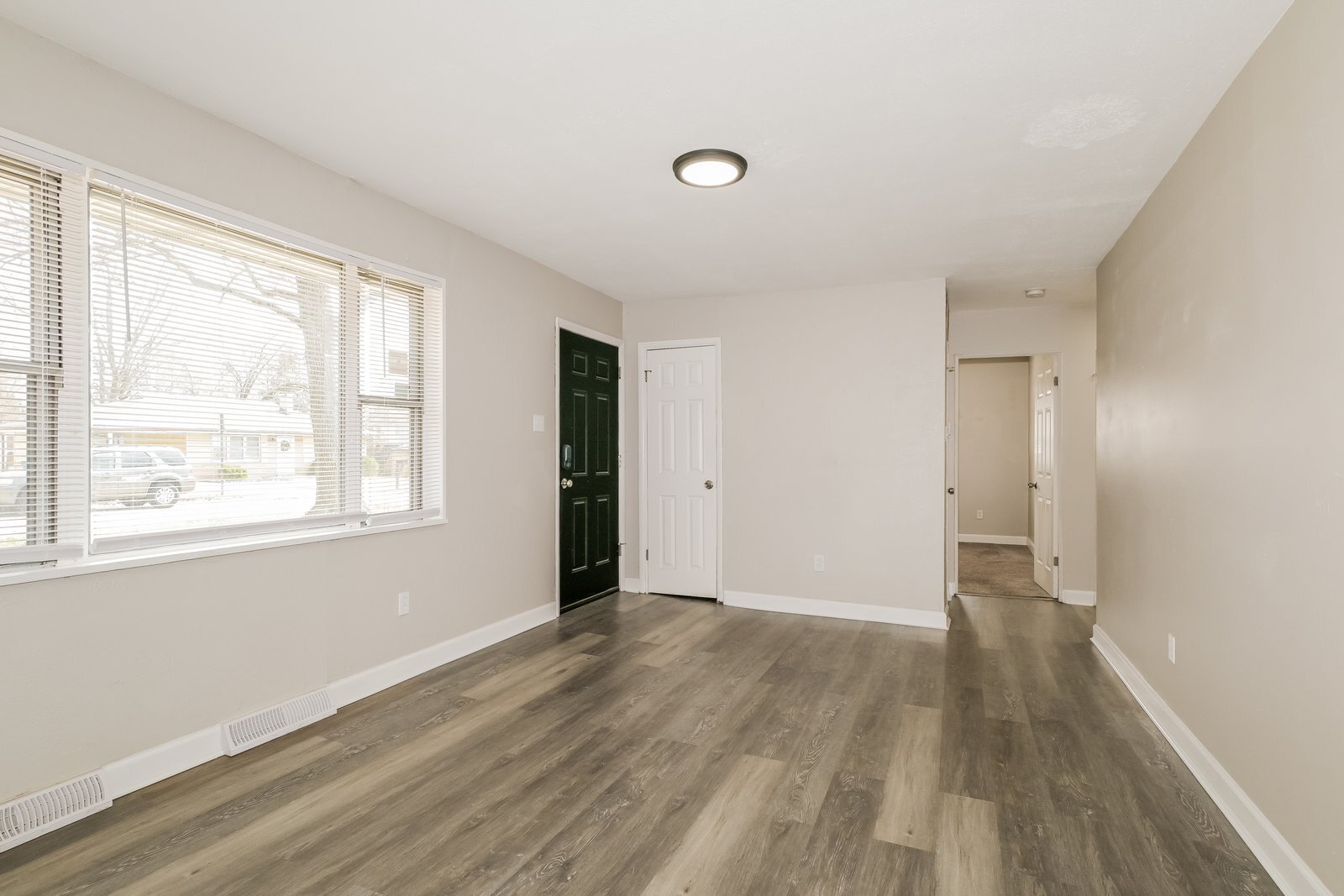 Building Photo - 10109 Ventura Dr