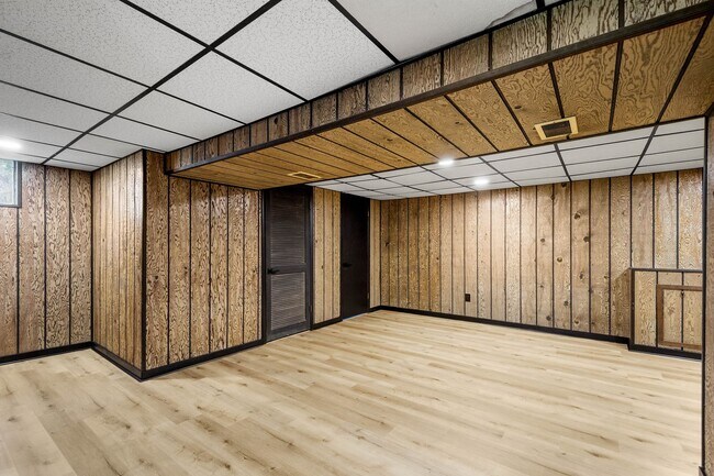 Building Photo - AVAILABLE NOW – Move In Today! NEWLY RENOV...