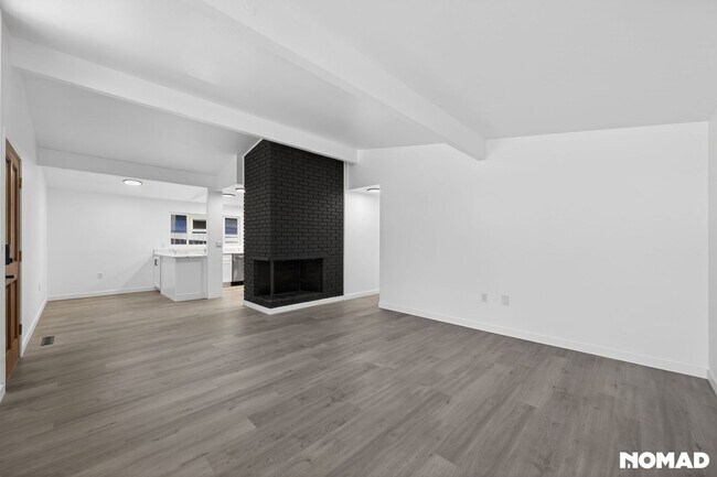 Building Photo - 6552 38th Ave NE