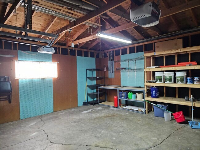 Building Photo - 2701 Cagua Dr NE