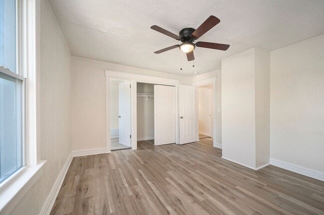 Building Photo - 5 Bedroom Home Near Central Park and Centr...